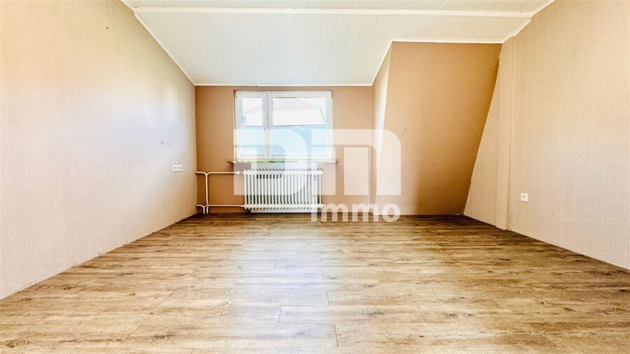 Modernisiertes Einfamilienhaus mit großer Garage in ruhiger Lage mit Panoramablick - OG / DG Schlafzimmer